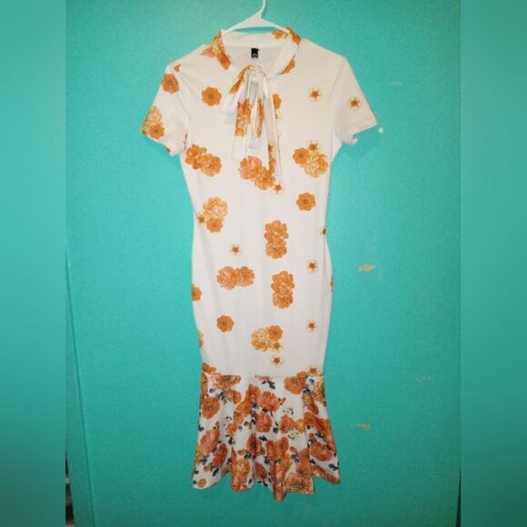 CBR Dresses & Skirts - CBR Mermaid Style Fitted Floral Dress With Neck Bow And Peek A Boo